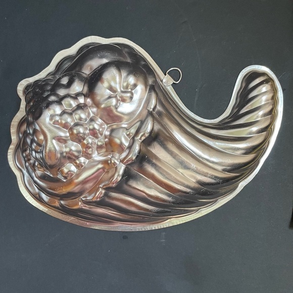 vintage copper jello mold, Thanksgiving cornucopia - Picture 1 of 9